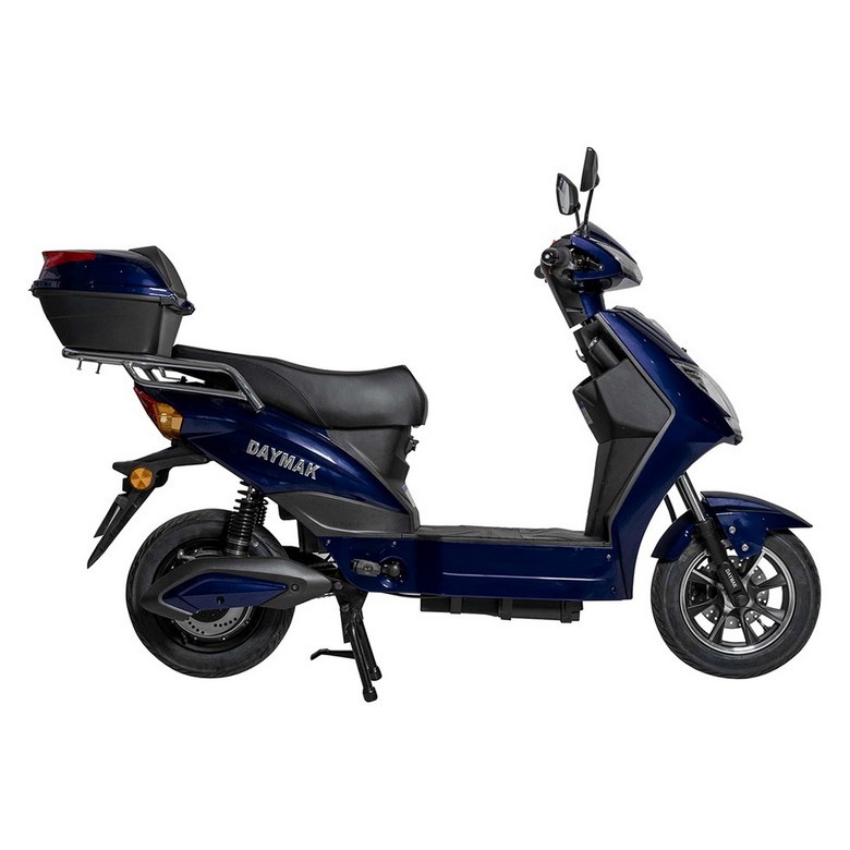 Un Scooter Avec Une Lumière Bleue à L'arrière.